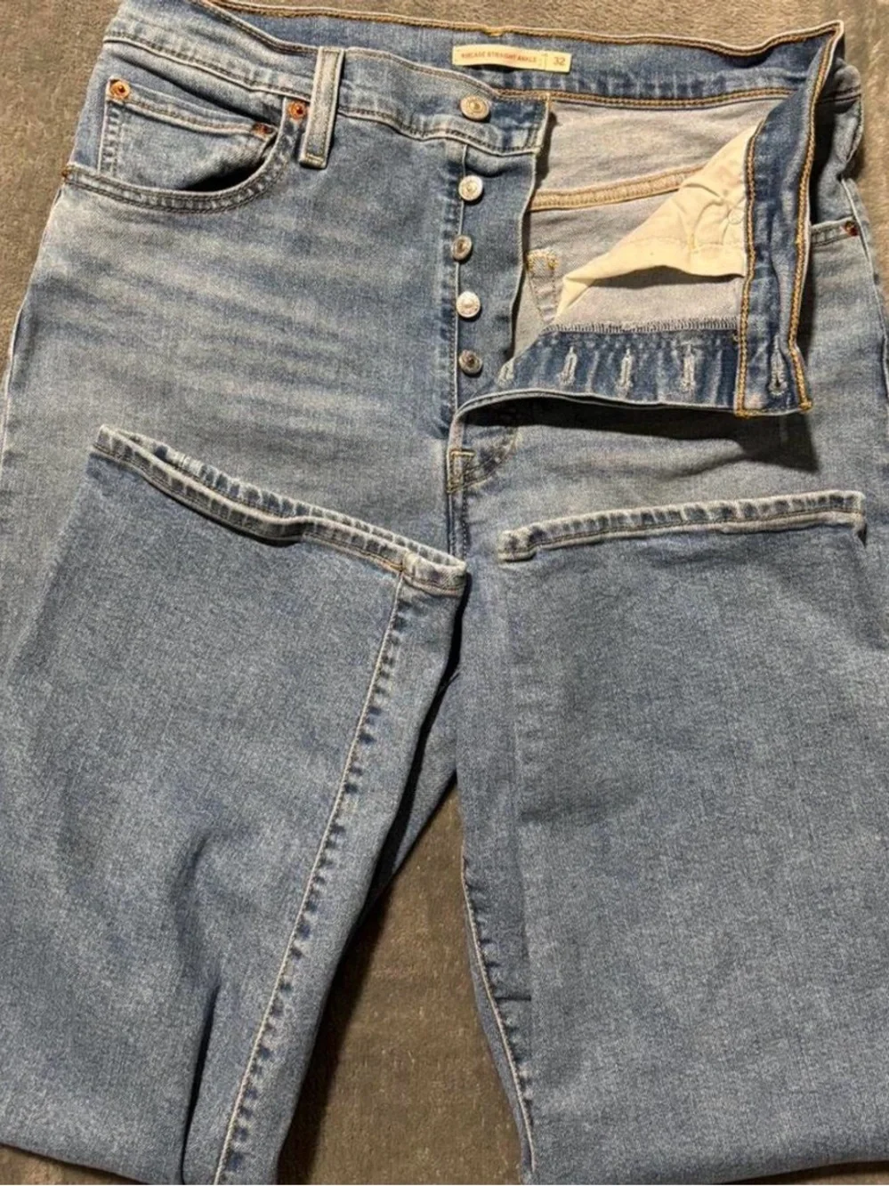 Levi's Women's Straight Leg Jeans in Light Blue Wash